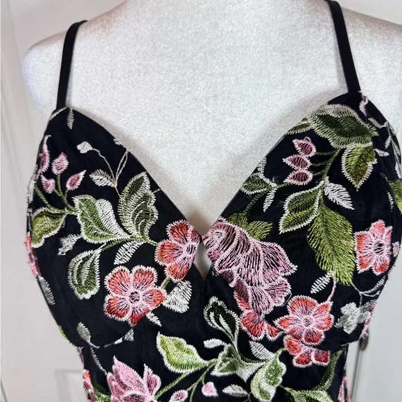 GUESS Black Embroidered Floral Fit & Flare Cocktail Party Dress Size 14 - Picture 2 of 11